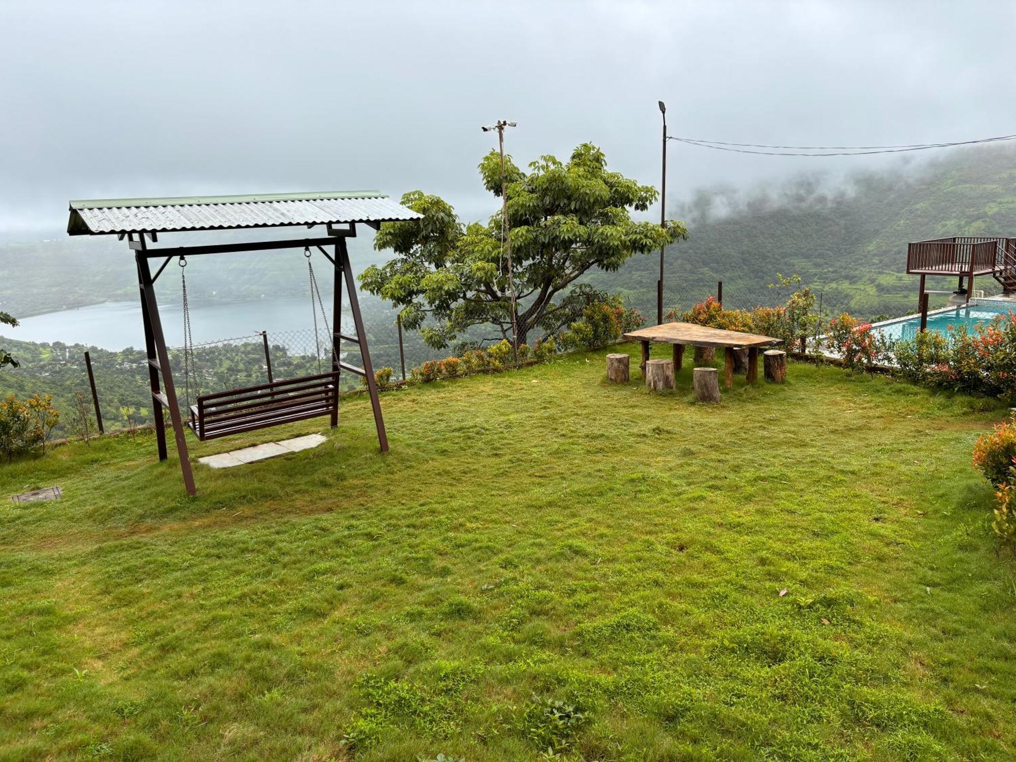 Paramount 3 Ac Bedrooms Hall Garden With Lake View Panchgani Exteriör bild