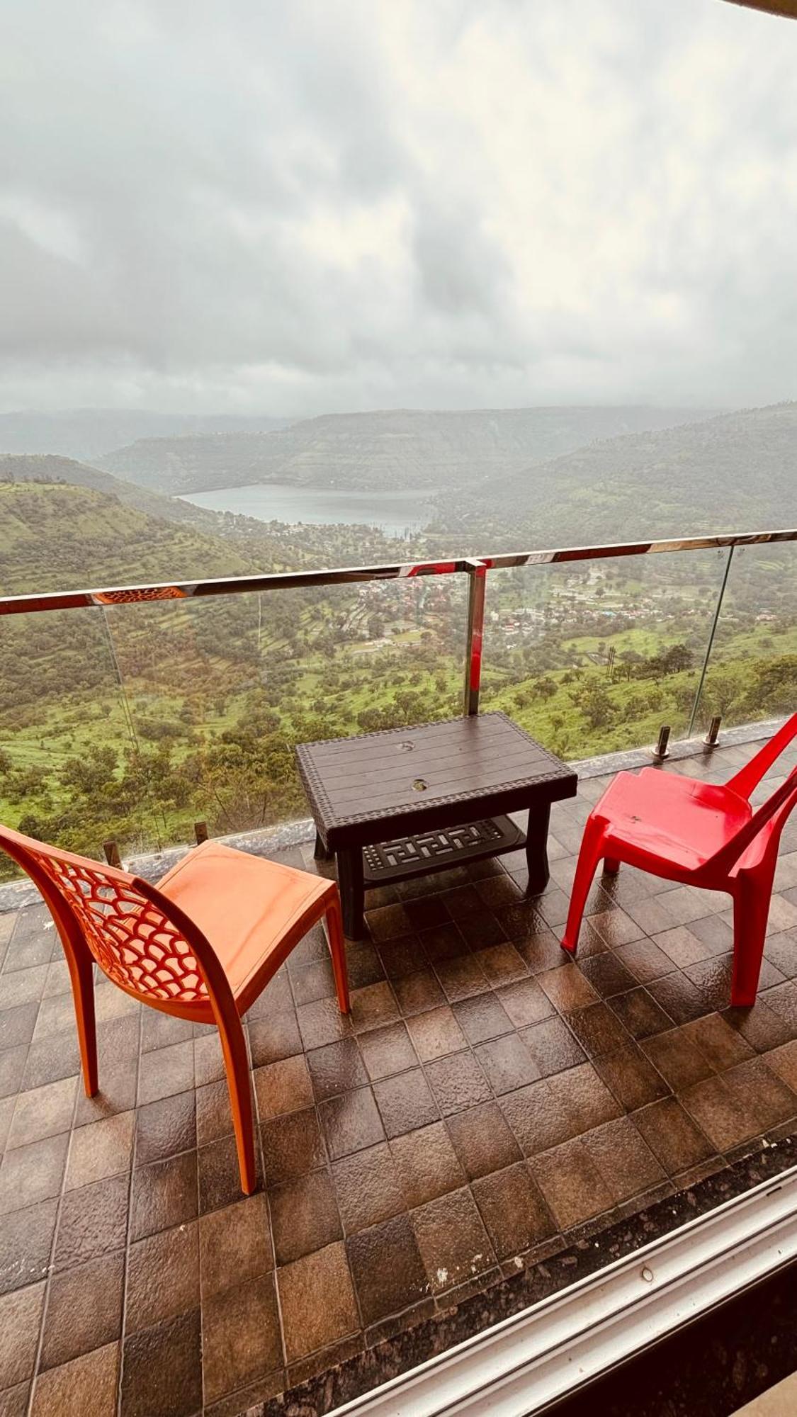Paramount 3 Ac Bedrooms Hall Garden With Lake View Panchgani Exteriör bild