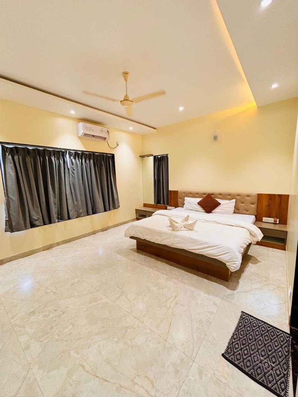 Paramount 3 Ac Bedrooms Hall Garden With Lake View Panchgani Exteriör bild