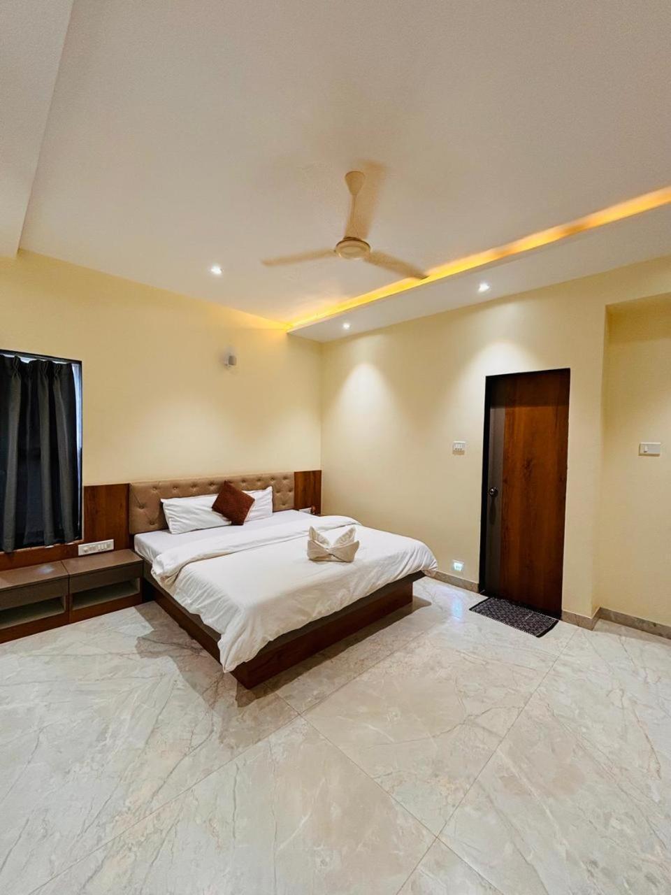 Paramount 3 Ac Bedrooms Hall Garden With Lake View Panchgani Exteriör bild