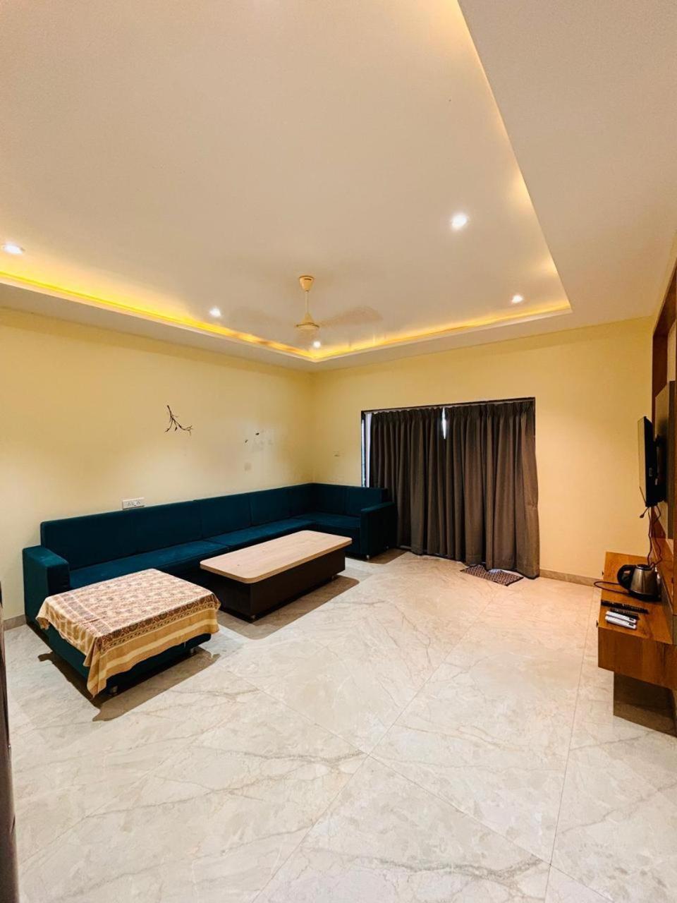 Paramount 3 Ac Bedrooms Hall Garden With Lake View Panchgani Exteriör bild