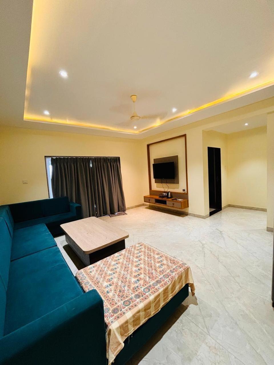 Paramount 3 Ac Bedrooms Hall Garden With Lake View Panchgani Exteriör bild