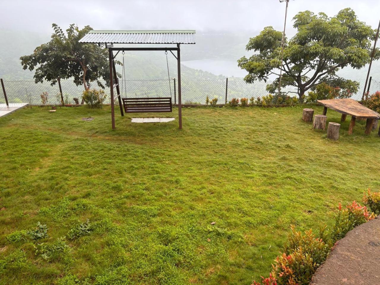 Paramount 3 Ac Bedrooms Hall Garden With Lake View Panchgani Exteriör bild