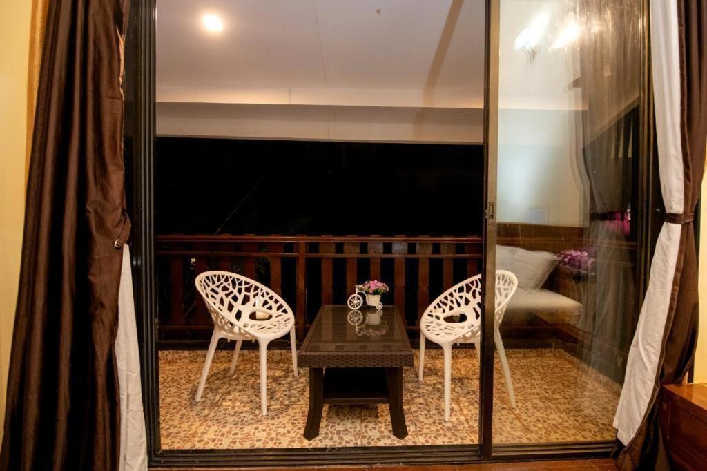Paramount 3 Ac Bedrooms Hall Garden With Lake View Panchgani Exteriör bild