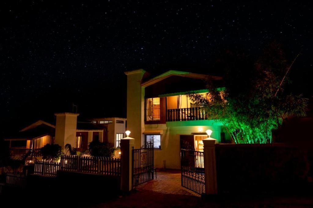 Paramount 3 Ac Bedrooms Hall Garden With Lake View Panchgani Exteriör bild
