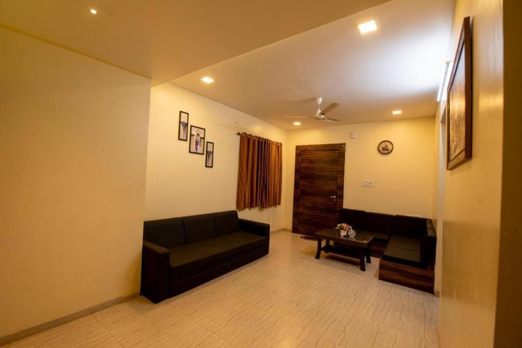 Paramount 3 Ac Bedrooms Hall Garden With Lake View Panchgani Exteriör bild