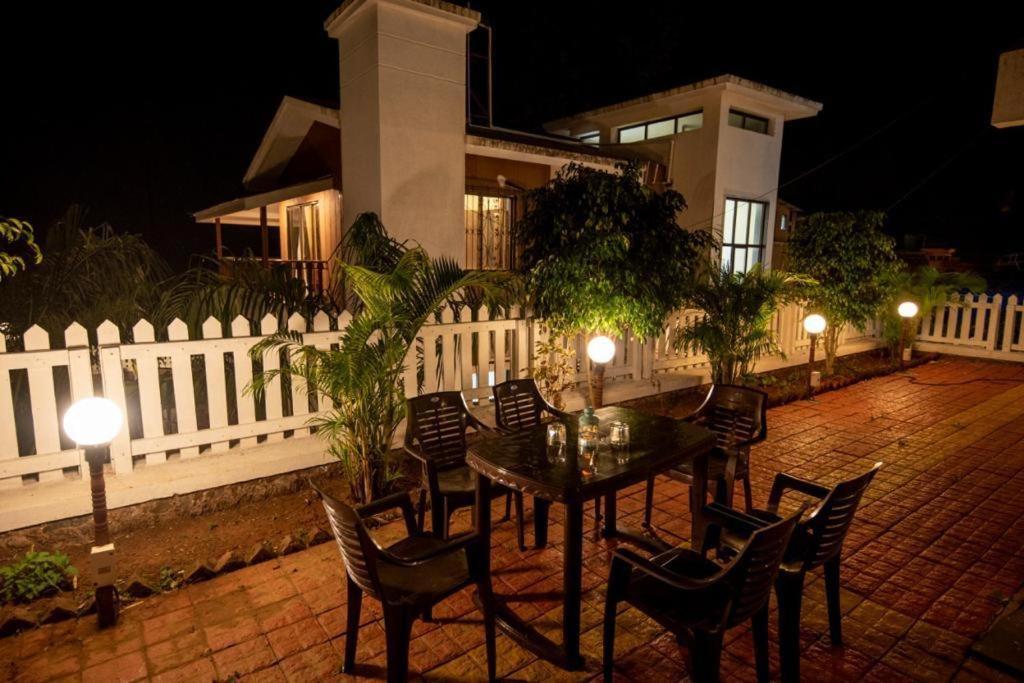 Paramount 3 Ac Bedrooms Hall Garden With Lake View Panchgani Exteriör bild