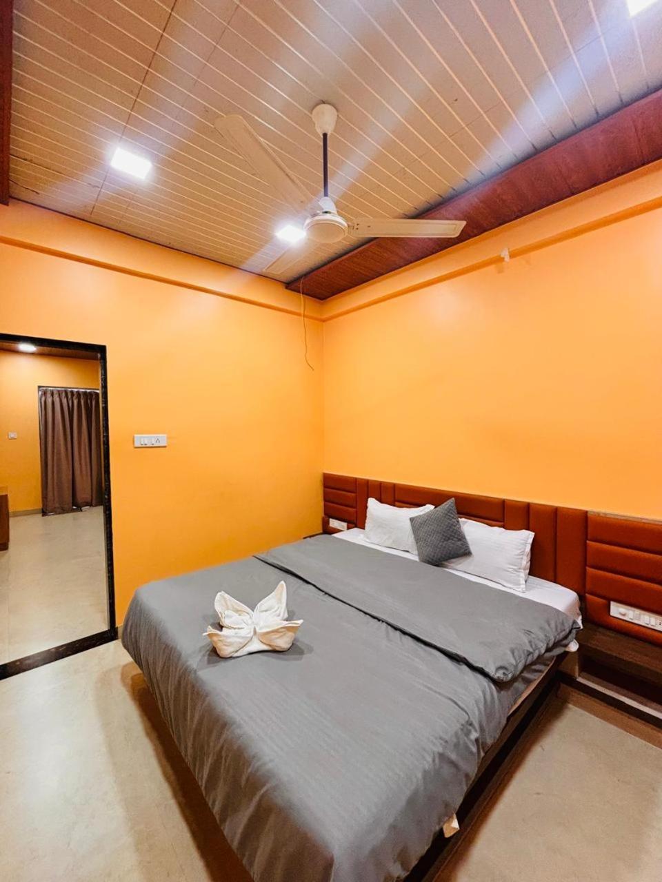 Paramount 3 Ac Bedrooms Hall Garden With Lake View Panchgani Exteriör bild