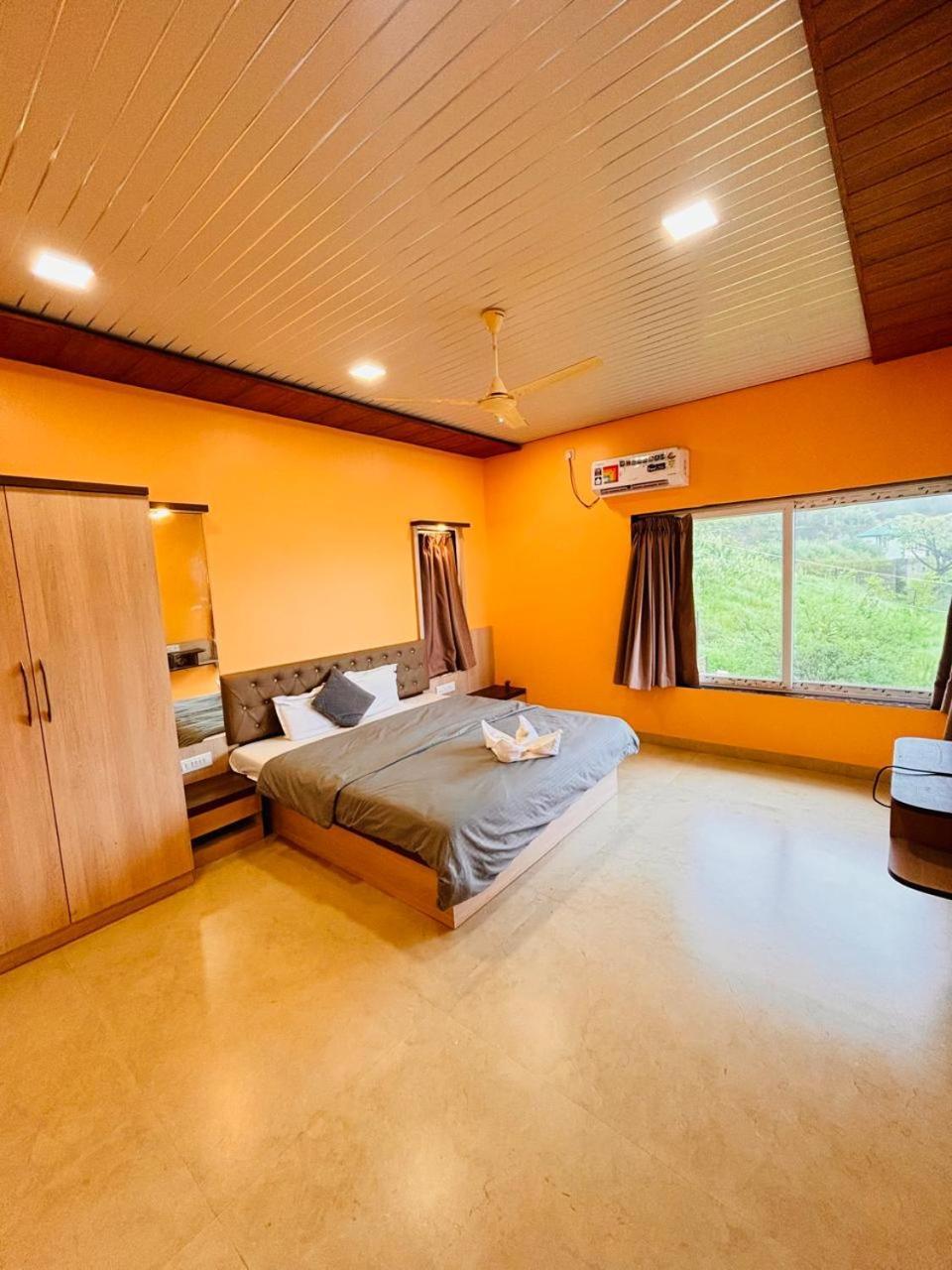 Paramount 3 Ac Bedrooms Hall Garden With Lake View Panchgani Exteriör bild