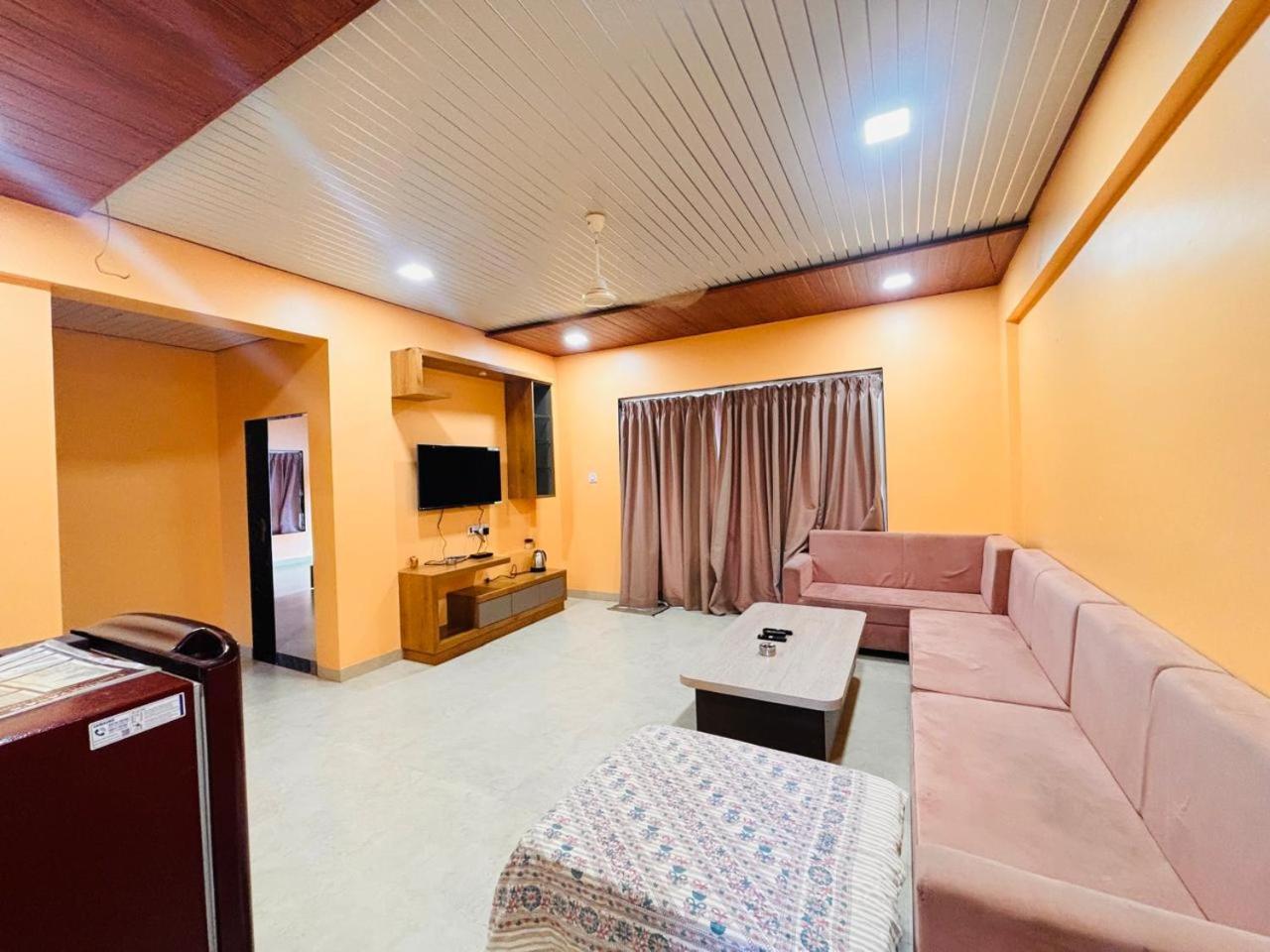Paramount 3 Ac Bedrooms Hall Garden With Lake View Panchgani Exteriör bild