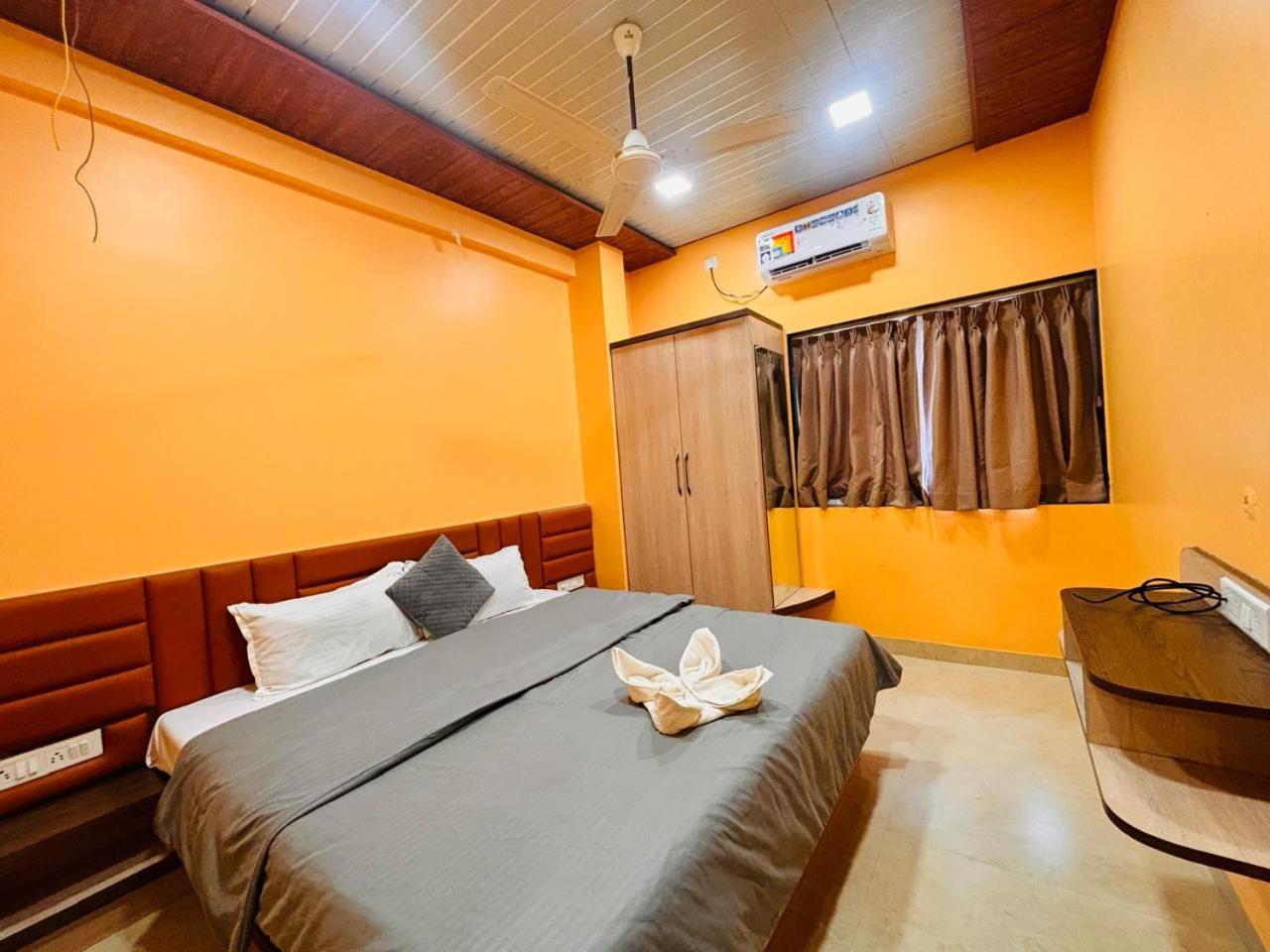 Paramount 3 Ac Bedrooms Hall Garden With Lake View Panchgani Exteriör bild
