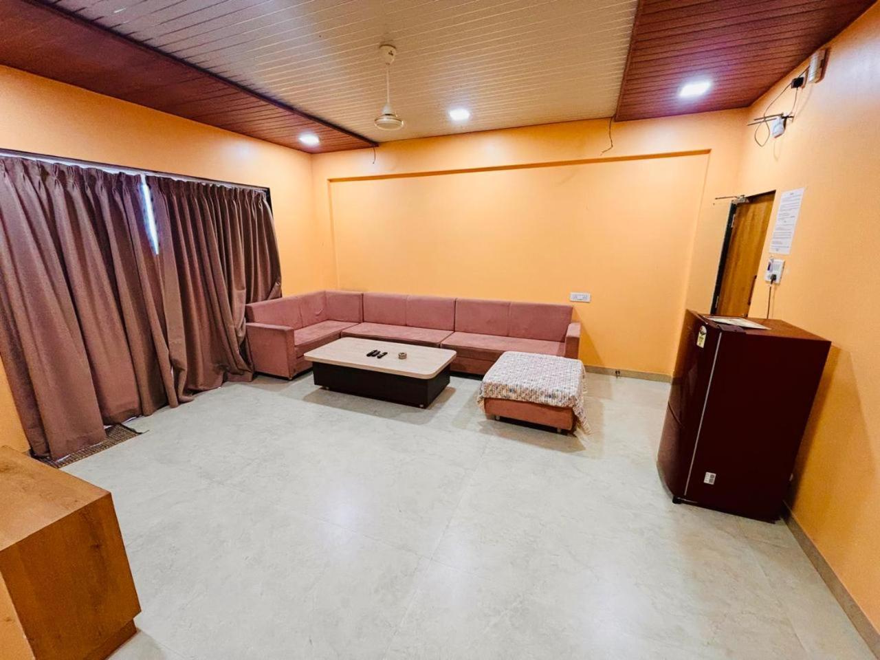 Paramount 3 Ac Bedrooms Hall Garden With Lake View Panchgani Exteriör bild