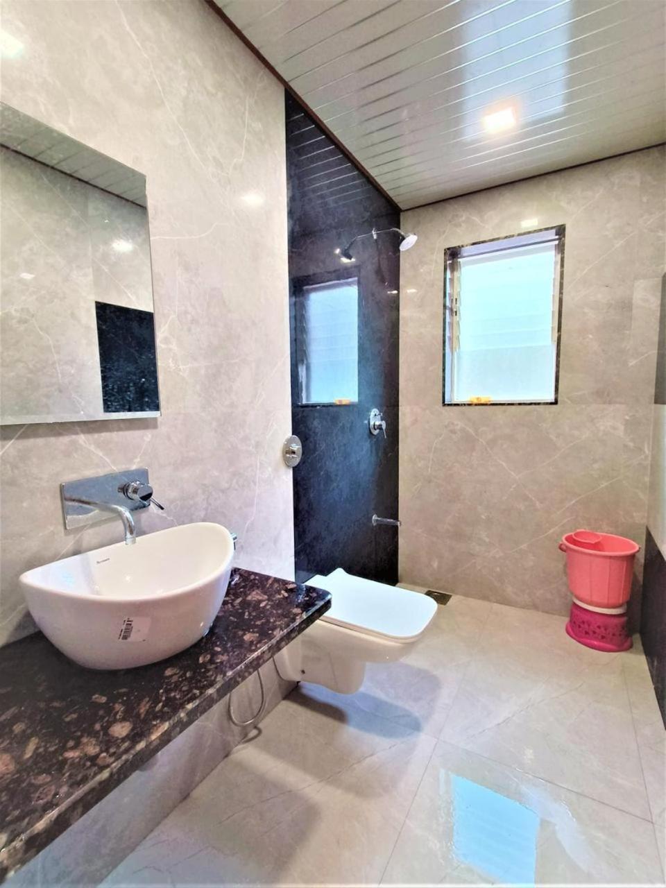Paramount 3 Ac Bedrooms Hall Garden With Lake View Panchgani Exteriör bild