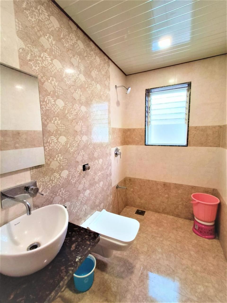Paramount 3 Ac Bedrooms Hall Garden With Lake View Panchgani Exteriör bild